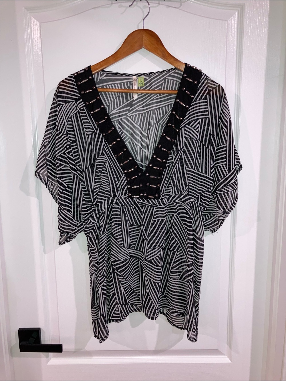 Spicysugar Black & White Geometric Lines Sheer Beach Cover Up - size XL